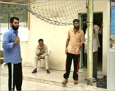 السجون العراقية تشهد عدة انتهاكات حسب العديد من المهتمين (الجزيرة نت-أرشيف)