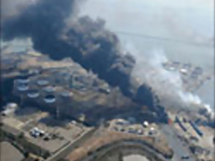 r_Black smoke rises from fires after a magnitude 8.9 earthquake and tsunami struck Shiogama, Miyagi Prefecture in northern Japan March 13, 2011