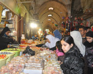   سوق عربية في البلدة القديمة بالقدس المحتلة (الجزيرة)