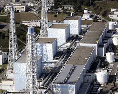 المفاعلات النووية تضررت بمحطة فوكوشيما جراء الزلزال وموجات تسونامي (رويترز)