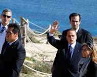 رئيس الوزراء الإيطالي سيلفيو برلسكوني  زار جزيرة لامبيدوسا قبل يومين (رويترز) 
