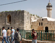 مسجد القرية الأثري (الجزيرة نت)