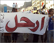 شباب الثورة شددوا ألا محيد عن رحيل صالح فورا ومحاكمته (الجزيرة)