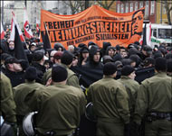 من مظاهرة سابقة للنازيين الجدد في ألمانيا (رويترز)