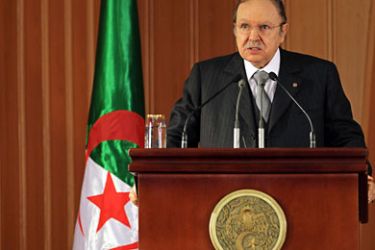 epa02415323 Algerian President Abdelaziz Bouteflika delivers a speech during the official opening of the 2010-2011 academic year at Kasdi Merbah University in Ouargla, some 800 km southeast of Algiers, Algeria, 27 October 2010.