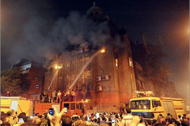 epa02722411 Firefighters try to douse the fire in a church in the heavily populated area of Imbaba, Cairo, Egypt, late 07 May 2011. Six people were killed late Saturday when violence erupted between Egypt?s Muslims and Coptic Christians in the poor Cairo neighbourhood of Imbaba. At least two of those killed were Muslims, the Health Ministry said. The violence,