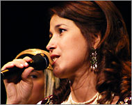 المطربة نسيمة تلقت تكوينا موسيقيا في بداياتها الفنية بالجزائر 