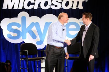Microsoft Chief Executive Officer (CEO) Steve Ballmer (L) and Skype CEO Tony Bates shake hands at their joint news conference in San Francisco, May 10, 2011. Microsoft and Skype announced Tuesday that they have entered a definitive agreement under which Microsoft will acquire Skype for $8.5 billion from the investor group led by Silver Lake.