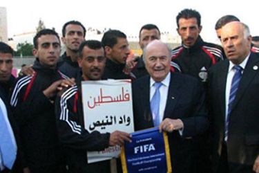 رئيس الفيفا في افتتاح بطولة فلسطين copy.jpg