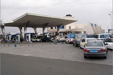 1- أزمة البترول بالعاصمة صنعاء (الجزيرة نت )