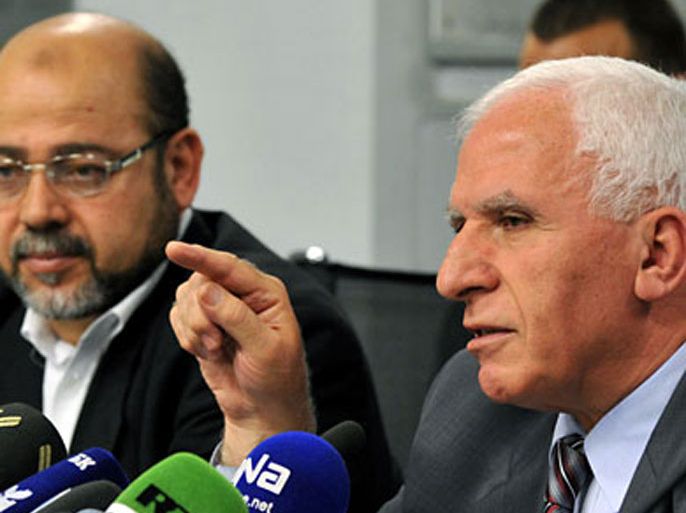Palestinian Fatah member Azzam al-Ahmed (R) responds to questions as Hamas member Mussa Abu Marzuk looks on during a press conference in Moscow on May 24, 2011