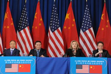 epa02726248 State Councilor of China Dai Bingguo (L), Vice Premier of China Wang Qishan (2-L), US Secretary of State Hillary Clinton (2-R) and US Treasury Secretary Timothy Geithner (R) deliver closing remarks at the conclusion of the 2011 US-China Strategic and Economic Dialogue, in Washington DC, USA, 10 May 2011.