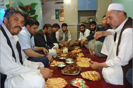 المطاعم الشعبية الأفغانية توفر ملتقيات رسمية وعائلية