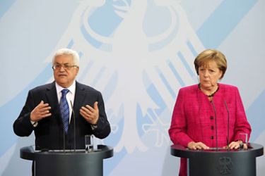 German Chancellor Angela Merkel (R) and Palestinian Premier Mahmud Abbas address a joint press conference at the chancellery on May 5, 2011 in Berlin.