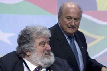 FIFA President Sepp Blatter (R) walks behind the general-secretary of the Caribbean, North and Central American (CONCACAF) Chuck Blazer, the US official whose claims led