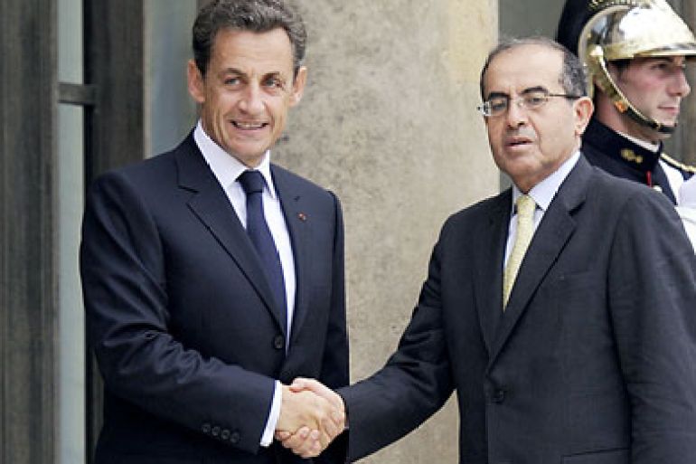 France's President Nicolas Sarkozy (L) shakes hands welcoming the top foreign affairs official in the Libyan opposition's National Transitional Council (NTC), Mahmoud Jibril on June 28, 2011 prior to a meeting on the situation in Libya at the Presidential Elysee palace in Paris. Jibril intensifies its involvement in efforts to resolve the crisis in the oil-rich north African state. AFP PHOTO MIGUEL MEDINA