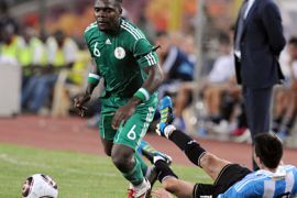 afp-Nigeria's Chibuzo Okoronkwo (L) vies with Argentine's forward Nicolas Gaitan during their international friendly
