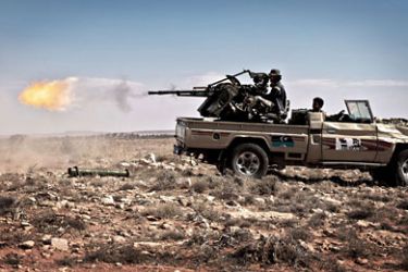 LIBYAN ARAB JAMAHIRIYA : Libyan rebels fire a machine gun towards positions held by forces loyal to Moamer Kadhafi in the western Libyan town of Gwalesh on June 15, 2011