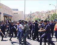 رجال أمن ينهالون بالضرب على معتصمين في عمان (الجزيرة-أرشيف)