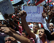 تجمع آلاف المصريين في ميدان التحرير أمس في جمعة سموها جمعة الحسم (الفرنسية)