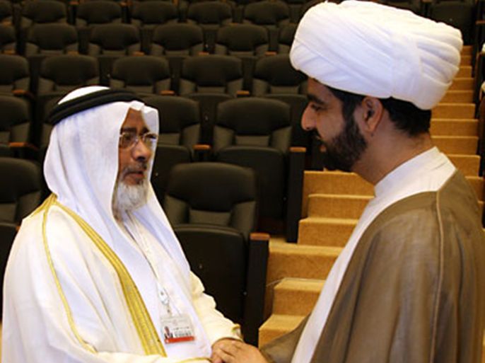 f_Bahraini Parliament Speaker Khalifa Dhahrani (L) shakes hands with a Shiite cleric at the opening of the Gulf state's national dialogue meeting in Manama on July 2, 2011