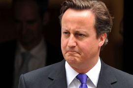 f_Britain's Prime Minister David Cameron leaves 10 Downing street in central London, on July 20, 2011. British lawmakers Wednesday criticised attempts by Rupert Murdoch's News