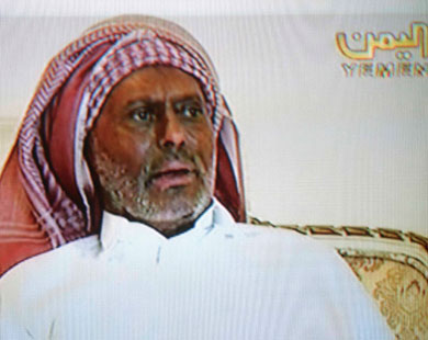 صالح فوض الاثنين الماضي نائبه لتوقيع المبادرة الخليجية (رويترز-أرشيف)