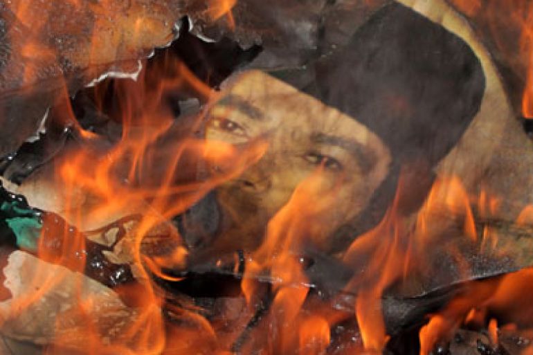 epa Libyan protestors burn flags and pictures of Muammar Gaddafi during a demonstration at the Libyan Consulate in Istanbul, Turkey, on 22 August 2011. Libyan rebels expect to take complete control over Tripoli within 15 hours, one of the opposition fighters in Tripoli told the German Press Agency dpa 22 August.