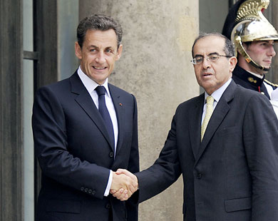 ساركوزي استقبل عددا من مبعوثي الثوار الليبيين وكان أول من اعترف بمجلسهم (الفرنسية)
