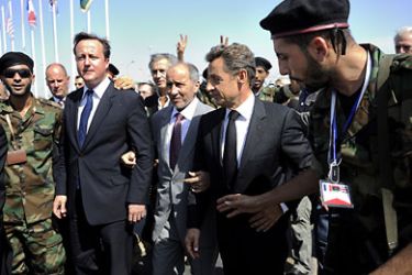 ch President Nicolas Sarkozy (2ndR), Britain's Prime minister David Cameron (2ndL), National Transitional Council (NTC) President Abdel Jalid (back