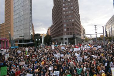 نحو 10 ألاف شاركو بالتظاهرة ضد زيارة البابا لبرلين . الجزيرة نت