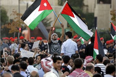 Jordanians wave their national flag and shout slogans during a protest near the Israeli embassy in Amman on September 15, 2011 to demand that the government expel the Jewish state's envoy and scrap the joint 1994 peace treaty. AFP PHOTO/KHALIL MAZRAAWI