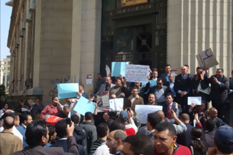مظاهرة أمام محكمة النقض (دار القضاء العالي) لتطهير القضاء