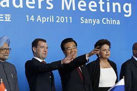 Indian Prime Minister Manmohan Singh (L), Russian President Dmitry Medvedev (2-L), Chinese President Hu Jintao (C), Brazilian President Dilma Rousseff (2-R)and South African President Jacob Zuma (R) attend a joint news conference during the BRICS (Brazil, Russia, India, China and South Africa) Summit in Sanya of Hainan Province, China 14 April 2011.