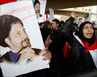 من مسيرة تضامنية مع الإمام الصدرفي بيروت طالبت بمعاقبة القذافي (رويترز)