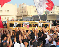 تشييع فتى قتل في وقت سابق في المنامة (الجزيرة-أرشيف)