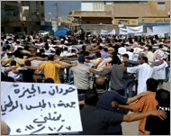 جانب من المظاهرات التي شهدتها عدة محافظات دعما للمجلس الوطني (الجزيرة)