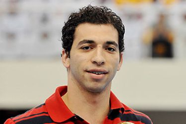 epa02740545 Mostafa Ahmed Al Hamr of Al-Zamalek poses with his Best Player award of the IHF Super Globe
