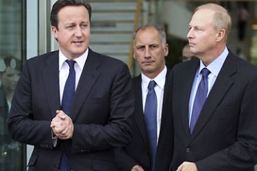 Britain's Prime Minister David Cameron (L-R), BP regional president Trevor Garlick, and chief executive Bob Dudley leave after visiting the company's North Sea headquarters in Aberdeen, northern Scotland October 13, 2011. The British government has given the go-ahead for BP and three partners to proceed with a 4.5 billion pound ($7 billion) North Sea oil and gas project. REUTERS