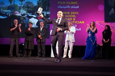 المنتج محمد حفظي من فيلم كلينك يتسلم جائزة أفضل منتج بمسابقة الأفلام الوثائقية عن فيلمه
