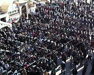 إحدى التظاهرات المطالبة برحيل نظام الأسد في إدلب الأسبوع الماضي (الفرنسية)