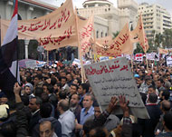 الآلاف في محافظة الإسكندرية في مظاهرات مليونية حماية الديمقراطية (الجزيرة نت)