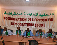 مؤتمر صحفي للمعارضة الموريتانية قرئ فيه النداء الموجه للجيش (الجزيرة نت)
