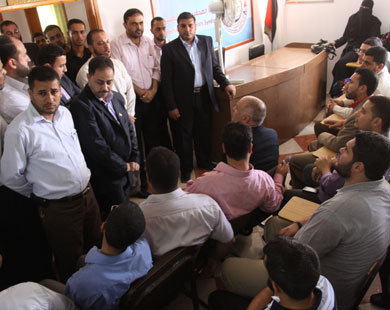 لحظة إعلان تشكيل لجنة تسيير الأعمال في مقر نقابة الصحفيين بغزة