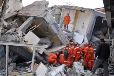 epa02998244 Rescue workers try to salvage people from a collapsed building after an earthquake in Van, eastern of Turkey, 10 November 2011. Turkish Prime Ministry Disaster & Emergency Management Directorate (AFAD) said on 10 November, that 23 people were rescued but seven people died in the earthquake.