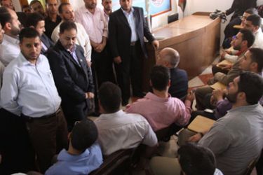 صحفيون خلال اعلان تشكيل لجنة تسيير الأعمال في مقر نقابة الصحفيين بغزة