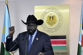 epa02998425 South Sudanese President Salva Kiiir speaks to diplomats accredited to South Sudan on recent accusations by North Sudan President Omar Bashir against his country, in Juba, South Sudan, 10 November 2011.