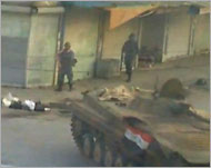 قوات الجيش السوري قتلت أمس 12 مدنيا بحمص (الجزيرة)