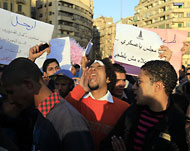 متظاهرون يطالبون برحيل المجلس العسكري وتسليم السطلة لمجلس مدني (الفرنسية-أرشيف)
