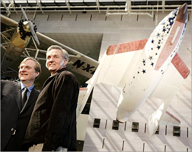 بول ألن (يسار) يطمح في بناء مركبة فضاء تجارية عملاقة (رويترز)